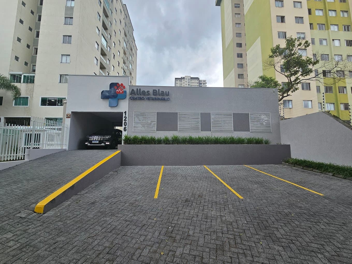 Alles Blau Centro Veterinário — clínica parceira em Curitiba